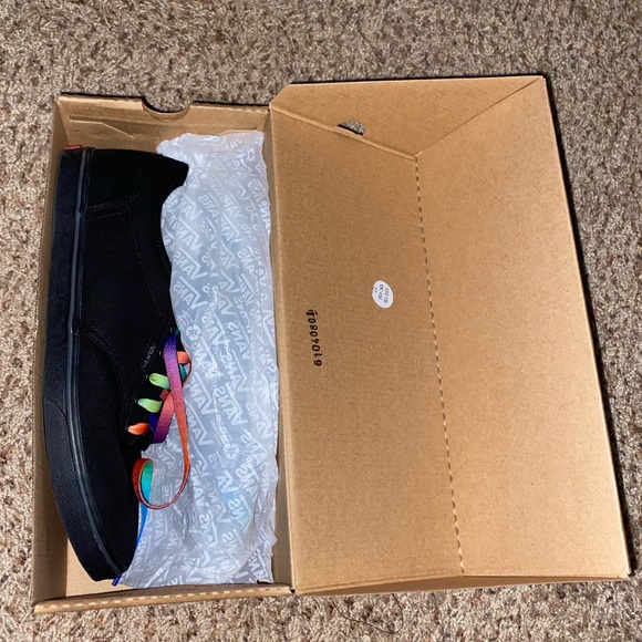 Black Old Skool Vans - Picture 5 of 6